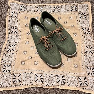 Keds green canvas sneaker size 7.5